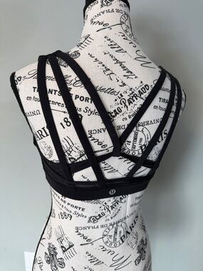 Lululemon size 6 Black Strappy Sports Bra